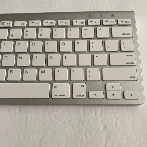 Omoton Bluetooth keyboard with sliding stand - Picture 8 of 15